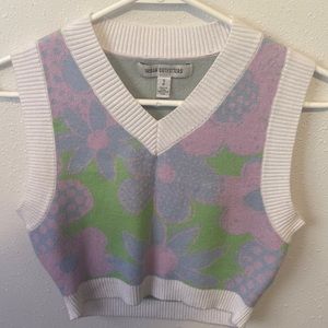 Urban Outfitters cropped vest in a small